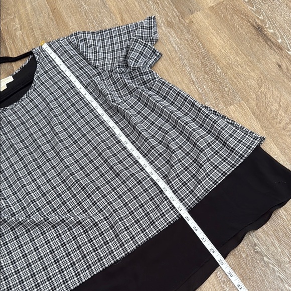 Michael Kors Size 2X Black and White Relaxed Blouse Square Pattern - Picture 7 of 7